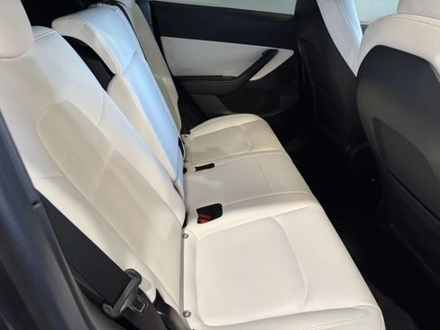 Used 2021 Tesla Model Y Long Range AWD/4WD image 8