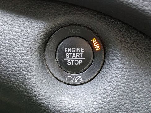 Used 2020 Jeep Cherokee Trailhawk w/ Technology Group image 42