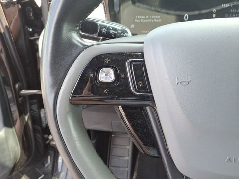 Used 2022 Lincoln Corsair Reserve w/ Towing Package AWD/4WD image 18