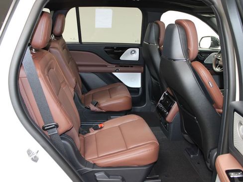 New 2026 Lincoln Aviator Reserve image 32