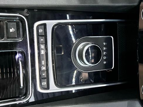Used 2018 Jaguar F-PACE Premium image 17