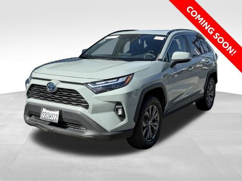Used 2022 Toyota RAV4 XLE Premium image 1