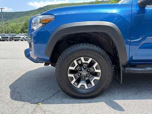 Used 2018 Toyota Tacoma TRD Off-Road AWD/4WD image 9