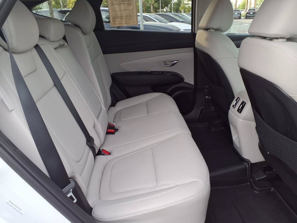 Used 2025 Hyundai Tucson Limited AWD/4WD image 16