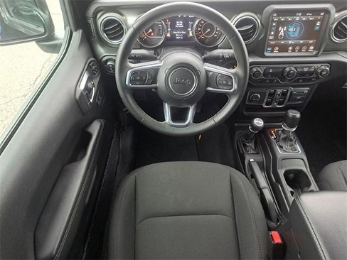 Used 2023 Jeep Gladiator Overland image 7