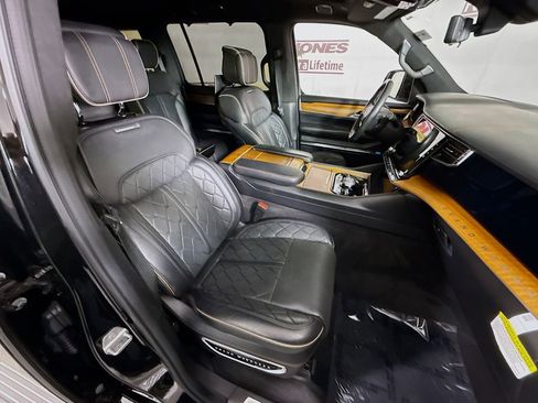 Used 2022 Jeep Grand Wagoneer Series III w/ Rear Seat Video Group 1 AWD/4WD image 38
