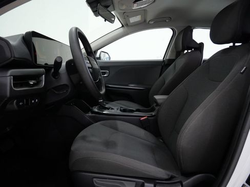 Used 2025 Kia K4 FWD image 12