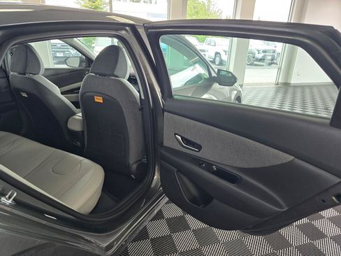 New 2026 Hyundai Elantra Limited FWD image 35