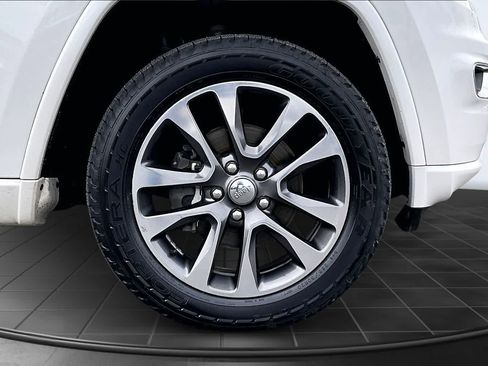 Used 2017 Jeep Grand Cherokee Overland image 34