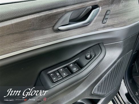 New 2025 Jeep Grand Cherokee Limited w/ Luxury Tech Group II image 23