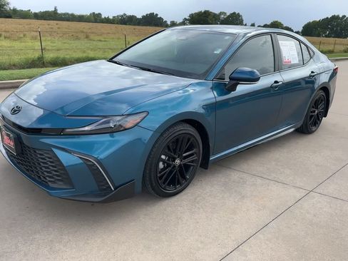 Used 2026 Toyota Camry SE w/ Convenience Package FWD image 5