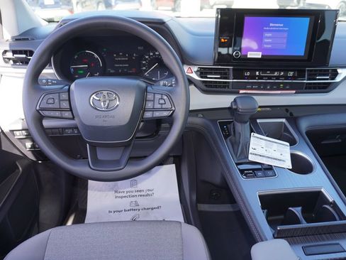 New 2026 Toyota Sienna LE image 11