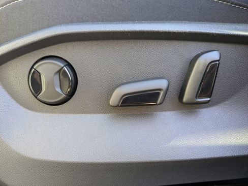 New 2026 Volkswagen Taos SE image 20