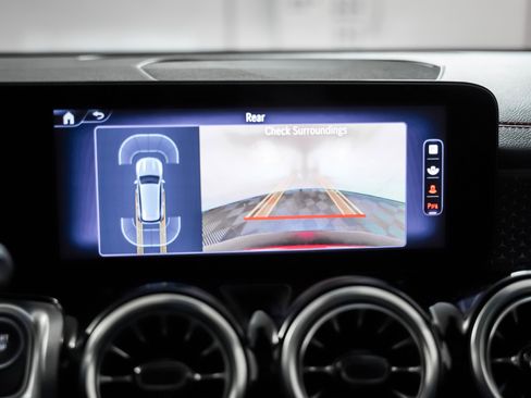 Certified 2024 Mercedes-Benz EQB 250+ image 18