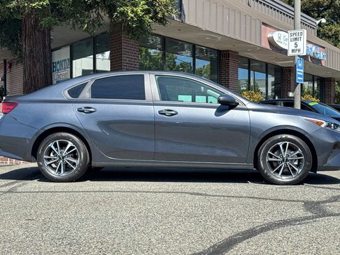 Used 2024 Kia Forte LXS w/ LXS Technology Package FWD image 3