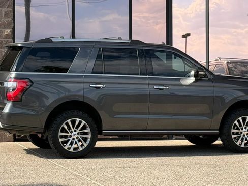 Used 2018 Ford Expedition Limited w/ Equipment Group 301A AWD/4WD image 17