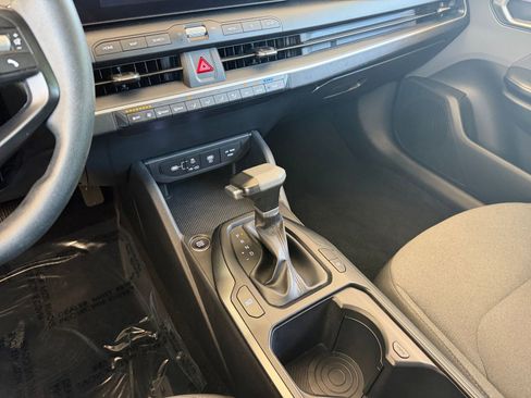 Used 2025 Kia K4 FWD image 40