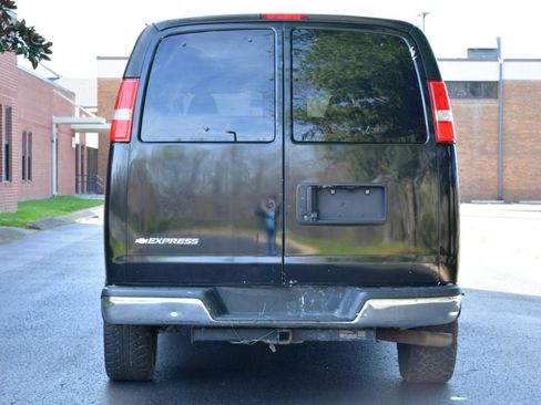 Used 2020 Chevrolet Express 3500 LT w/ LT Preferred Equipment Group image 6