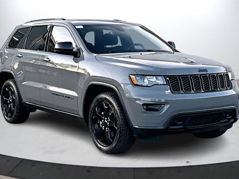 Used 2019 Jeep Grand Cherokee Laredo image 2