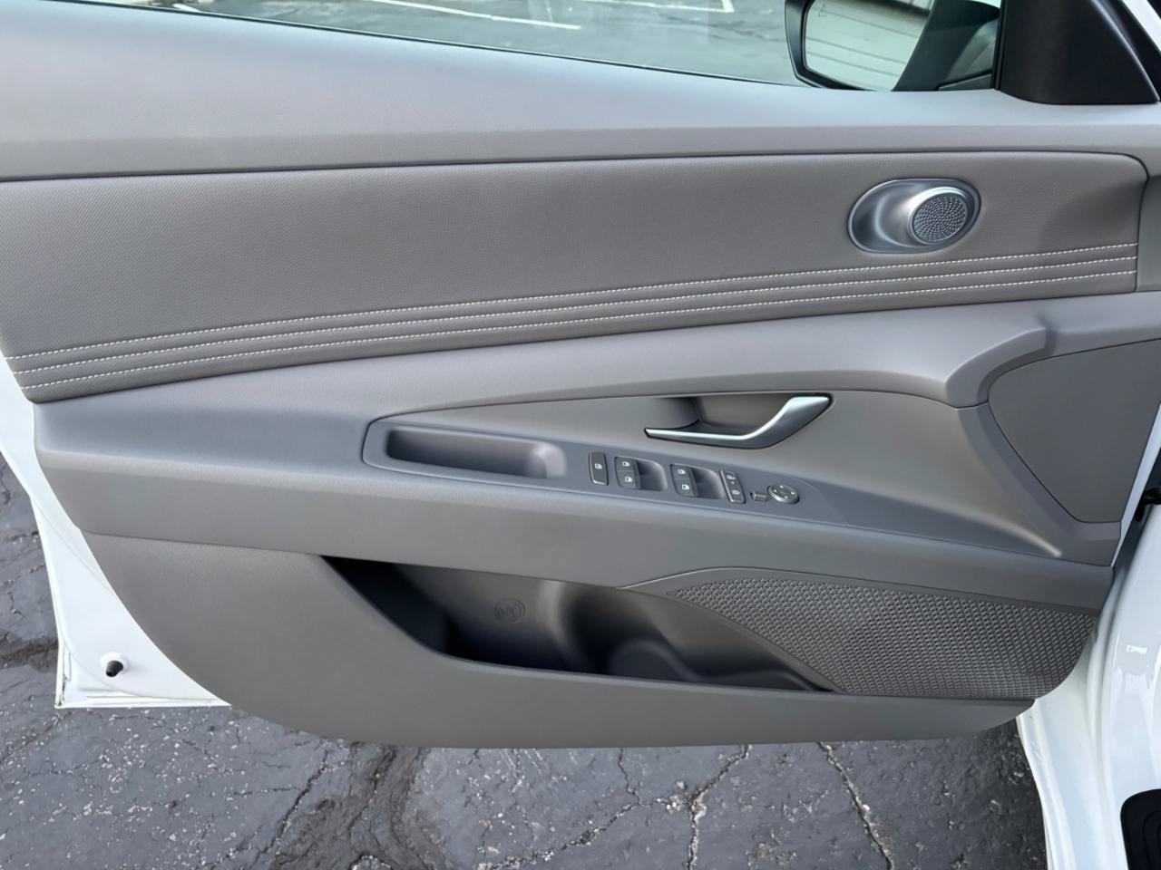 Used 2024 Hyundai Elantra SEL w/ Convenience Package FWD image 10