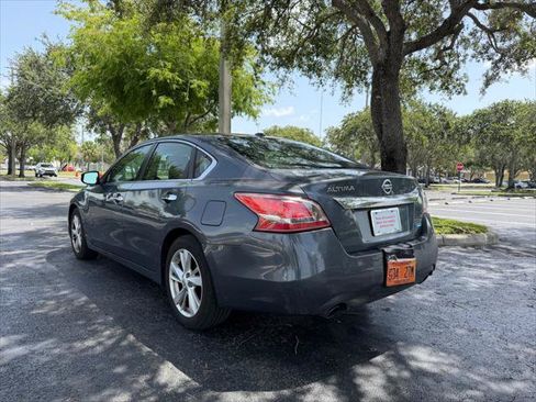 Used 2013 Nissan Altima 2.5 SL w/ Technology Pkg FWD image 3