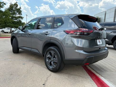 Used 2026 Nissan Rogue SV FWD image 8