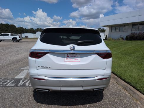 Used 2024 Buick Enclave Essence w/ Experience Buick Package FWD image 3