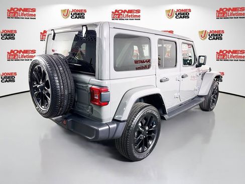 Used 2022 Jeep Wrangler Unlimited Sahara w/ Cold Weather Group AWD/4WD image 15