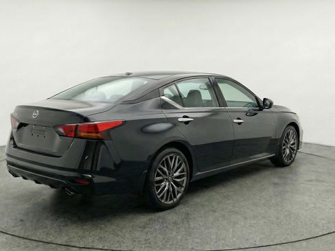 Used 2025 Nissan Altima 2.5 SV FWD image 9