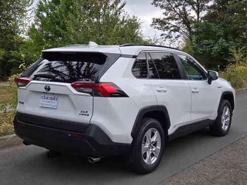 Used 2020 Toyota RAV4 XLE w/ Convenience Package AWD/4WD image 10