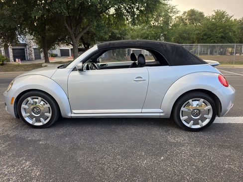 Used 2013 Volkswagen Beetle 2.5 FWD image 4
