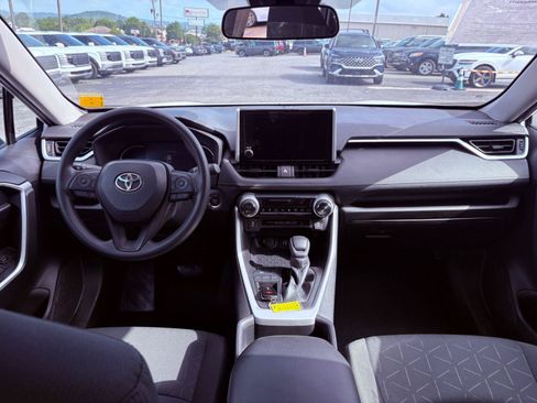 Used 2024 Toyota RAV4 XLE FWD image 21
