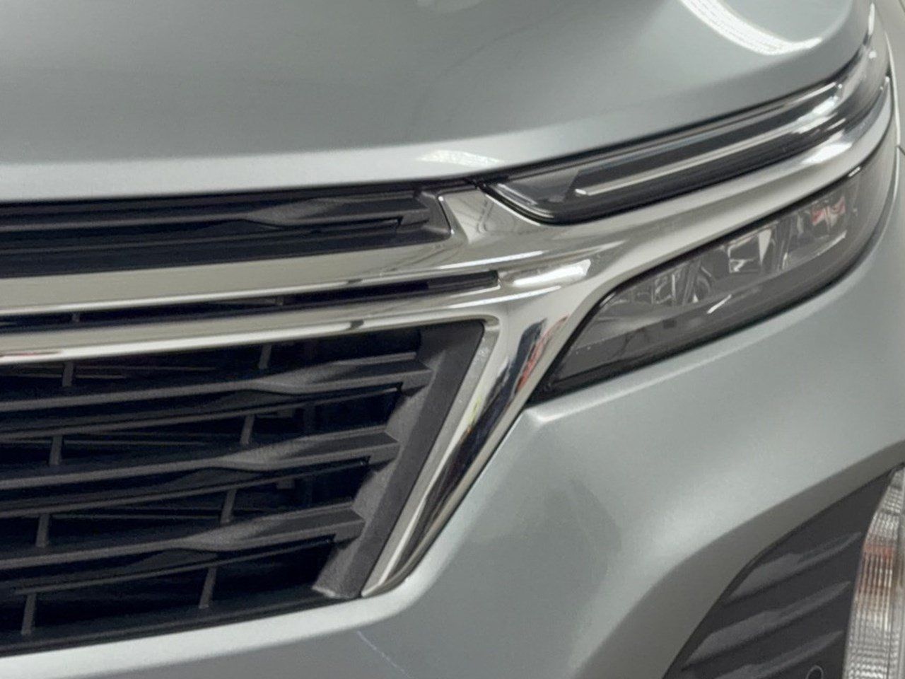 Used 2024 Chevrolet Equinox LT FWD image 12