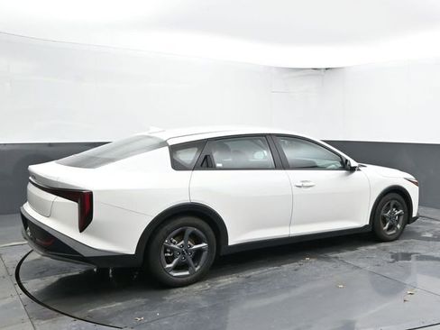 Used 2025 Kia K4 LXS image 11