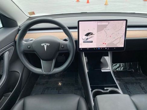 Used 2018 Tesla Model 3 Long Range image 10