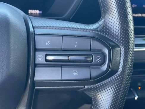 Used 2024 Chevrolet Colorado W/T image 9