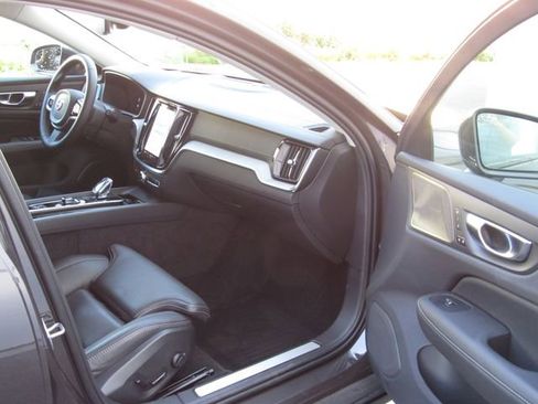 Used 2025 Volvo V60 B5 Cross Country Ultra w/ Protection Package Premier AWD/4WD image 17