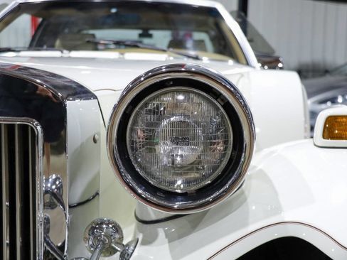 Used 1988 Ford Mustang LX image 36