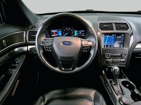 Used 2019 Ford Explorer XLT w/ Equipment Group 202A AWD/4WD image 5