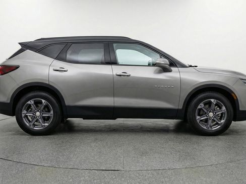 Used 2025 Chevrolet Blazer LT FWD image 11
