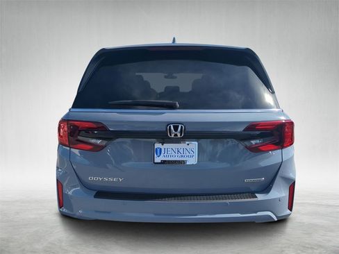 New 2026 Honda Odyssey Touring image 4