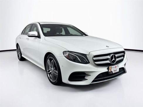 Used 2017 Mercedes-Benz E 300 4MATIC image 4