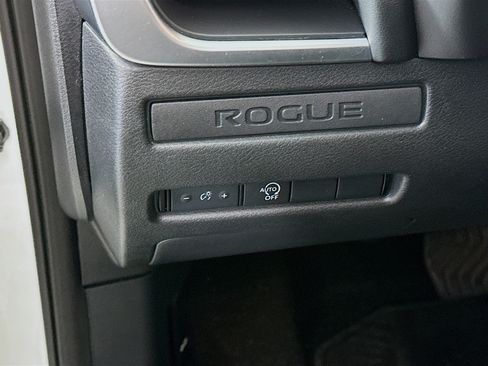 Used 2024 Nissan Rogue S AWD/4WD image 17