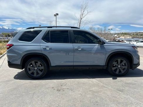 Used 2025 Honda Pilot Sport image 9