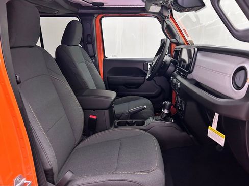 New 2025 Jeep Gladiator Sport image 20