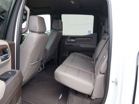 Used 2025 GMC Sierra 1500 SLT AWD/4WD image 14