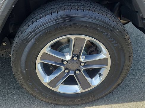 Used 2019 Jeep Wrangler Unlimited Sahara AWD/4WD image 8