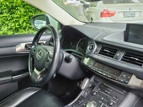 Used 2014 Lexus CT 200h FWD image 9