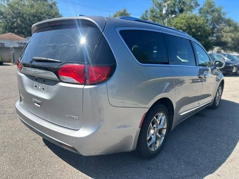 Used 2018 Chrysler Pacifica Limited FWD image 5