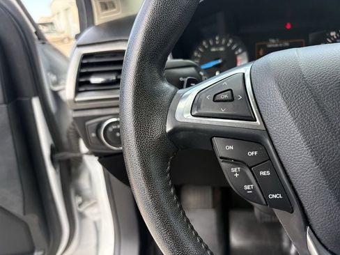 Used 2017 Ford Fusion SE w/ Equipment Group 201A FWD image 16